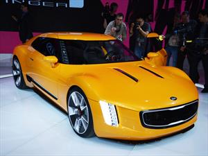 Kia GT4 Stinger Concept, una coupé que sonríe