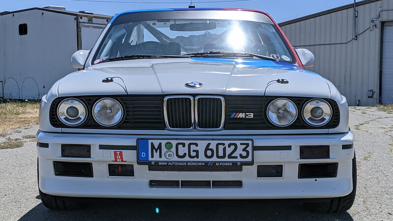 BMW M3 1990 de 321 Hp, no tenía ni motor y regresó a la vida con un corazón de M3 E36.