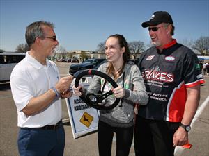 Mopar busca promover la seguridad de los conductores adolescentes