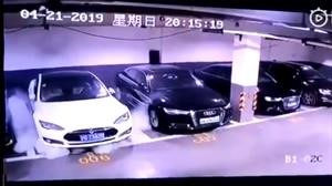 Un Tesla Model S explota a causa de la combustión espontánea