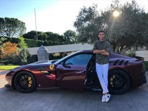 Cristiano Ronaldo agrega un Ferrari F12 tdf a su colección de autos