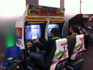 Autos de radiocontrol comandados mediante cabinas de SEGA Rally