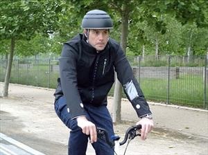 Ford desarrolla chamarra inteligente para ciclistas