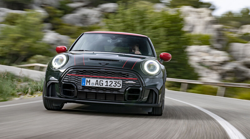 MINI John Cooper Works 2022 recibe algunas modificaciones estéticas y funcionales