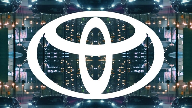 Toyota también se une a la moda de los logos minimalistas