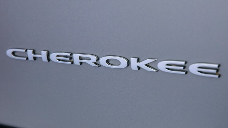 ¿Por qué Jeep podría eliminar los emblemas Cherokee y Grand Cherokee?