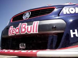 Video: Red Bull enfrenta a un avión acrobático contra un V8 del Turismo Australiano
