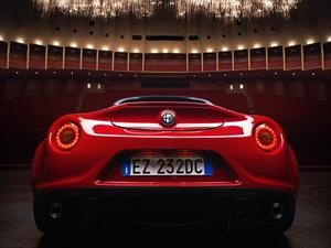 Alfa Romeo relanza los 8C y GTV y anuncia dos nuevos SUV