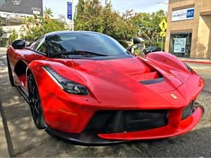 No para: Floyd Mayweather adquiere dos Ferrari LaFerrari