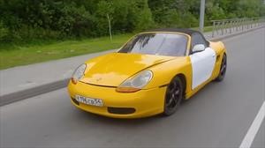 Porsche Boxster parece, pero en realidad es un Lada disfrazado