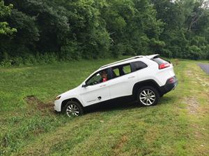 Hackean un Jeep a través del sistema Uconnect