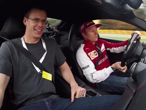 Kimi Raikkonen conduce el Ferrari F12berlinetta a máxima velocidad