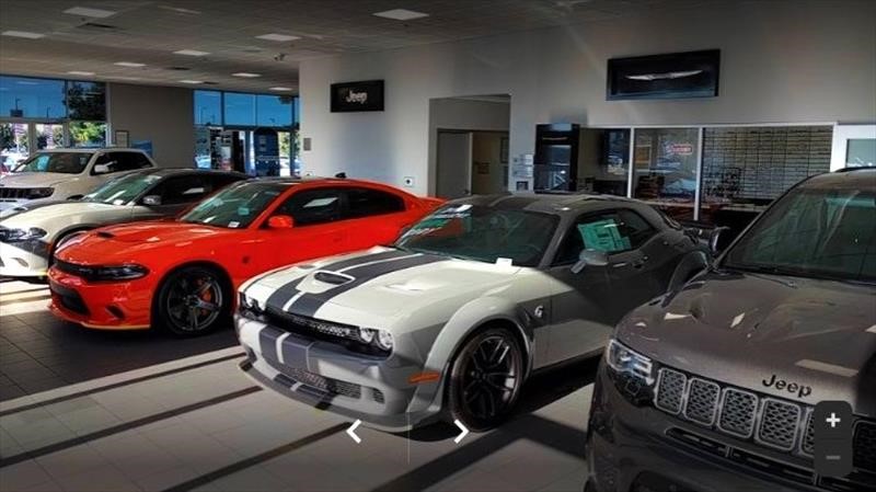 Manifestantes roban más de 50 carros de un distribuidor en EE.UU.