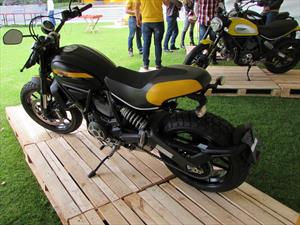 Ducati Scrambler da un golpe en la mesa