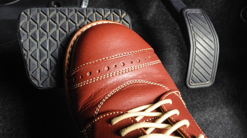 ¿Sabe si sus zapatos son los adecuados para conducir un carro de forma segura?