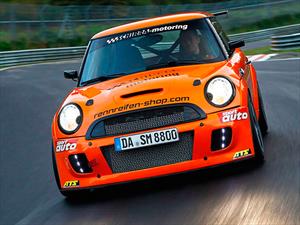 MINI John Copper Works iguala récord del Pagani Zonda S en Nürburgring