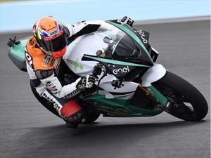 ¿Qué se siente manejar una moto de carreras eléctrica?