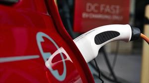 ¿Cuánto tiempo falta para que los autos eléctricos cuesten lo mismo que los de gasolina?