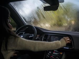 ¿Cómo desempañar el parabrisas de tu auto?