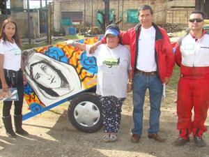 Bridgestone de Colombia participa en primera jornada de embellecimiento de carrozas de recicladores