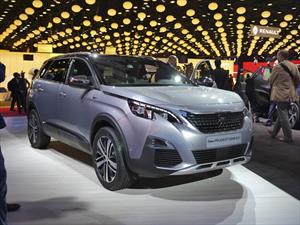 Peugeot 5008 2017, renovarse o morir