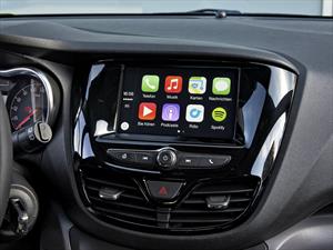 Los fabricantes de autos invierten millones en tecnologías que los conductores no usan