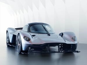 Deja que el sonido del V12 del Aston Martin Valkyrie te enamore