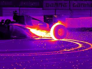 Video: F1 de Red Bull hace donas mientras es grabado con cámara infrarroja