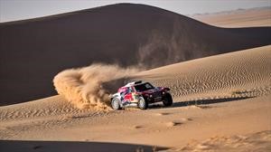 Al-Attiyah le mete presión a Carlos Sainz en el Dakar 2020
