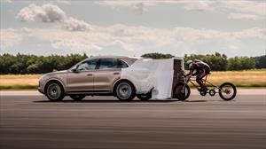 Ciclista rompe récord de velocidad gracias a una Porsche Cayenne