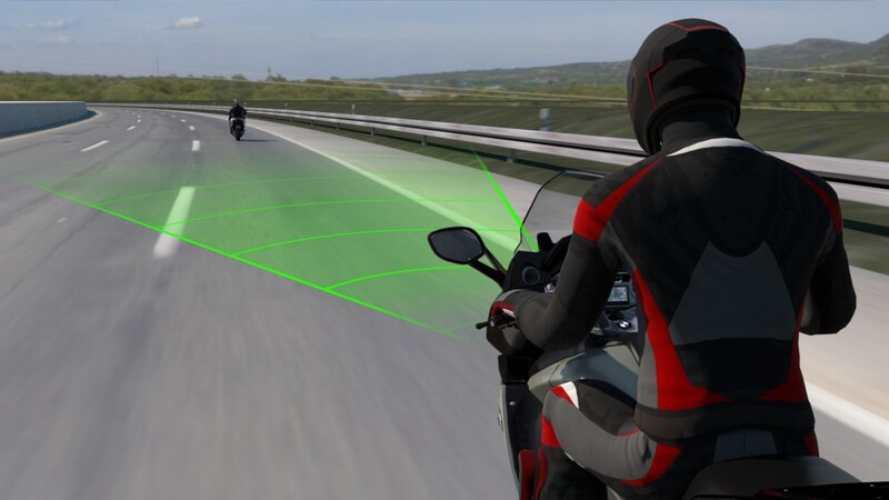 El control crucero inteligente llegó a las motos
