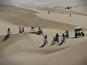 Dakar 2014: Peterhansel presiona a Roma en Autos. Coma estira diferencias en Motos