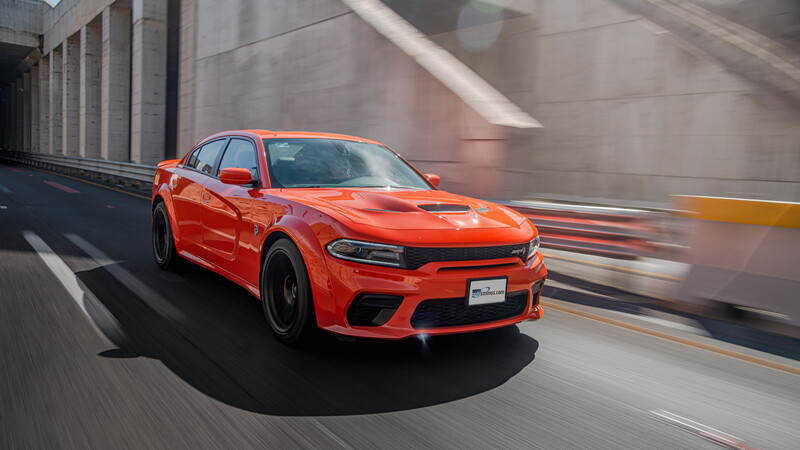 Dodge Charger Hellcat Widebody, prueba de manejo a un sedán agresivo y potente