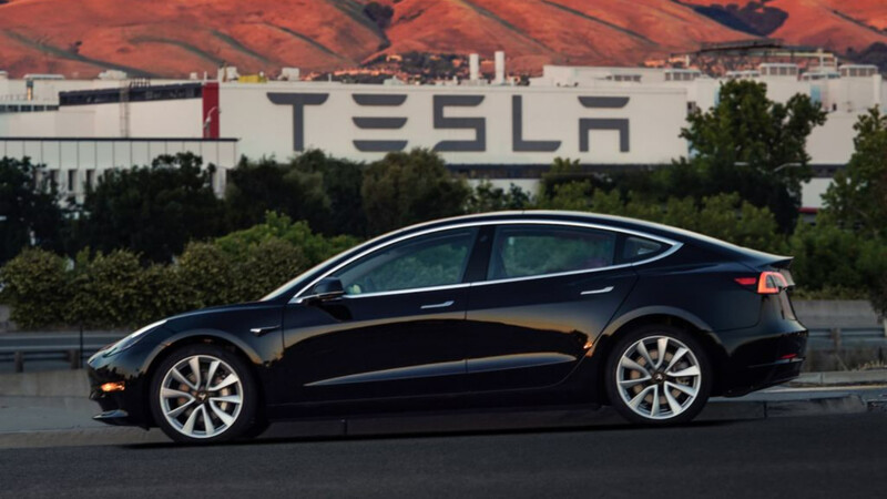 Tesla llama a revisión a más de medio millón de unidades