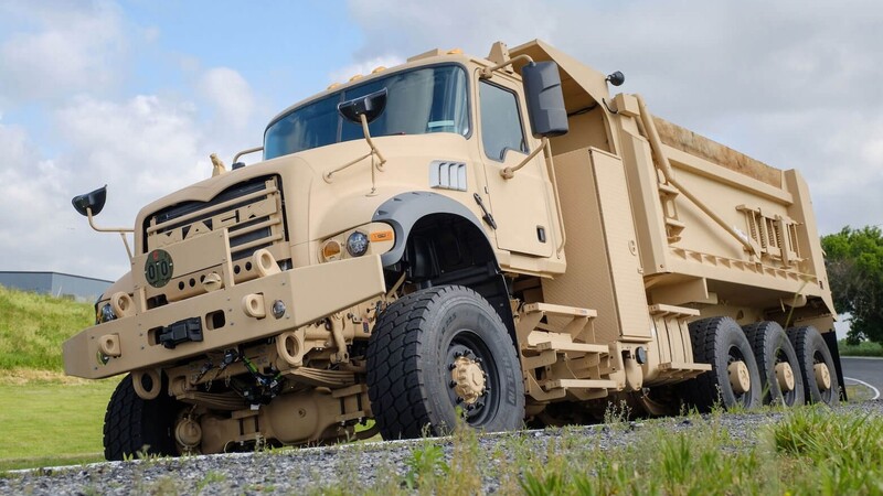 Mack Defense M917A3 Heavy Dump Truck, un camión militar 8x8