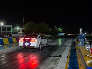 Arrancones nocturnos de cuarto de milla en México