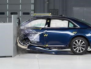 Lincoln Continental 2018 destaca en pruebas de impacto