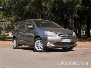 Prueba Toyota Etios automático