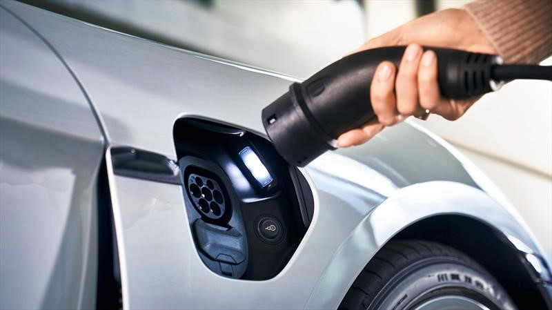 Aunque los autos bajan de precio y aumentan el rango, la mayoría no son rentables