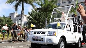 La Nissan NP300 se convierte en Papamóvil