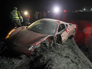 El futbolista chileno Arturo Vidal destruyó su Ferrari 458 Italia