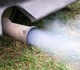 Cuidado: El humo de los autos eleva el colesterol