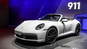 Porsche 911 Carrera 4, la octava generación recibe nuevos integrantes