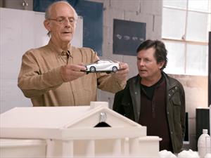 Toyota reunió a Marty McFly y al Doc Brown de Volver al Futuro