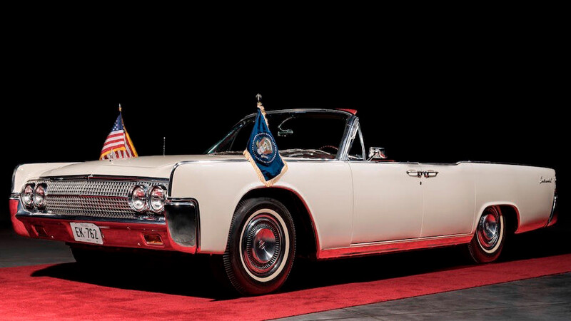Dos limusinas Lincoln Continental usadas por John F. Kennedy se subastarán