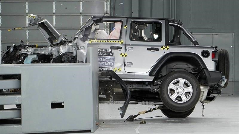 El nuevo Jeep Wrangler volcó en un crash test