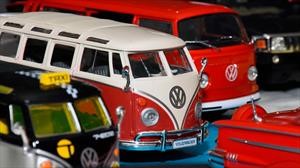 ¿Cómo ordeno y mantengo limpia mi colección de autos a escala?