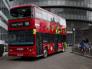 Un autobus Double Decker eléctrico llega a Londres