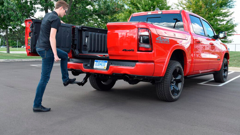 Mopar ofrece un nuevo escalón retráctil para la RAM 1500