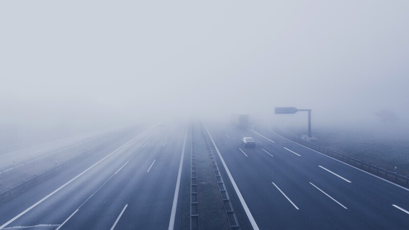 Así debes usar correctamente las luces antiniebla del carro